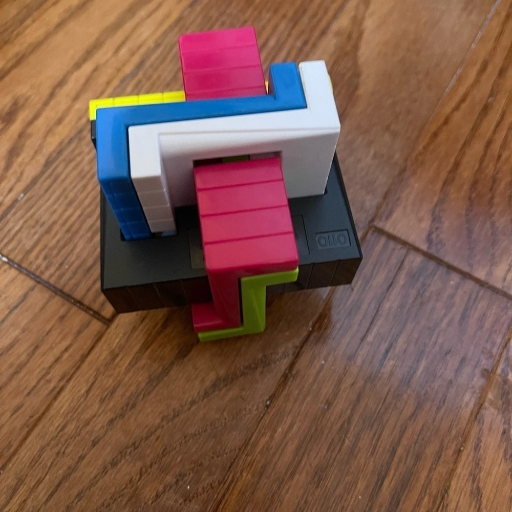 ThinkFun Zig Zag Knot Brainteaser Challenge Ages 8 to Adult